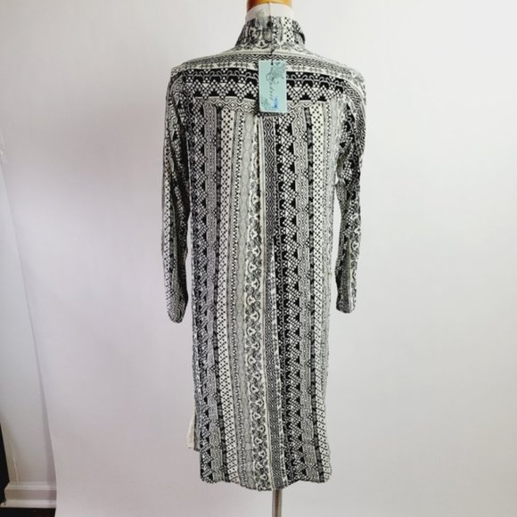 Andree medium hi low top nwt - Picture 2 of 2